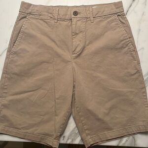 Men's Gap Khaki 10" Shorts - Size 28